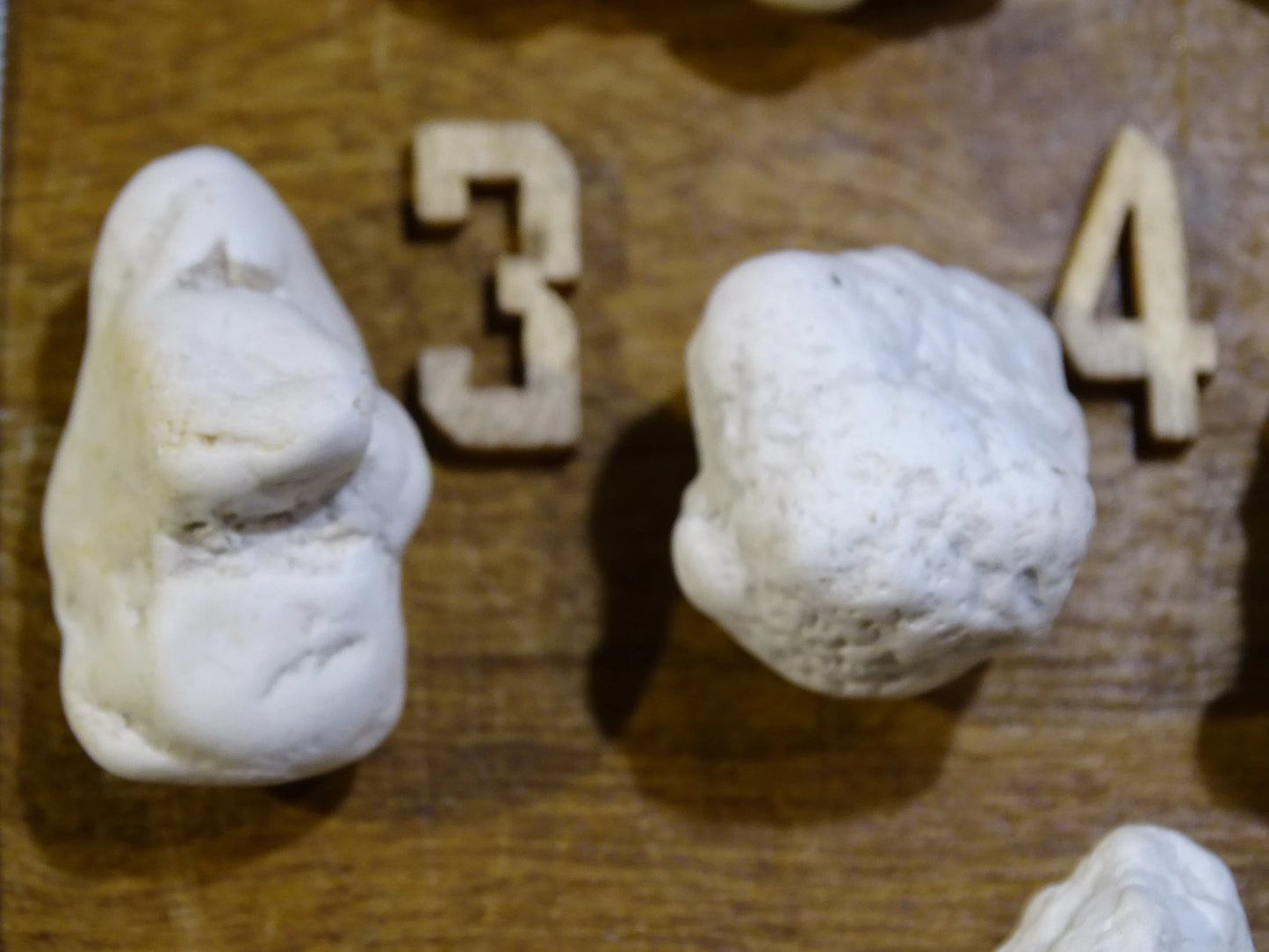 Howlite blanche - Spécimens bruts au choix de 30 à 20 x 15mm - 10 à 15 grammes !
