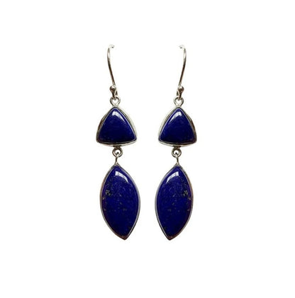 Boucles d'oreilles en Lapis lazuli, cabochon sertis en formes de 'triangle navette', qualité AA à AAA. Vendu en finition Argent, parfait !