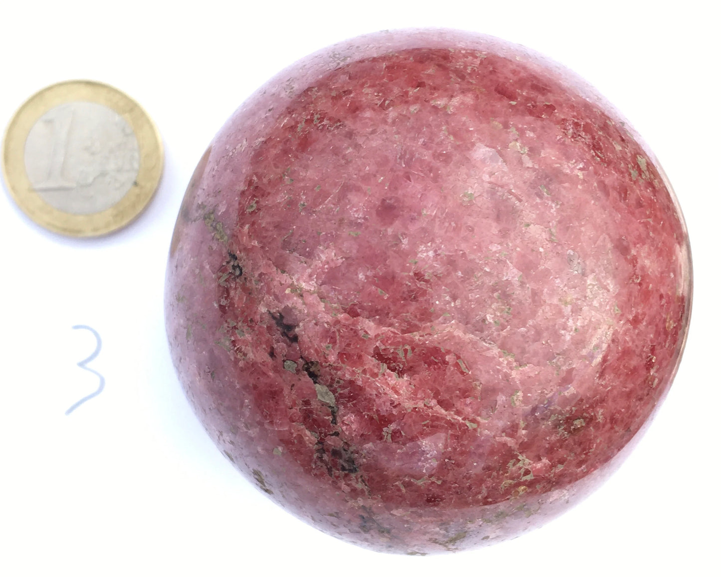 sphère en Rhodonite, pièce unique de 60 millimètres, de 445 grammes. Magnifique qualité, superbe couleur ! Parfait pour la lithothérapie, collection, exposition...!