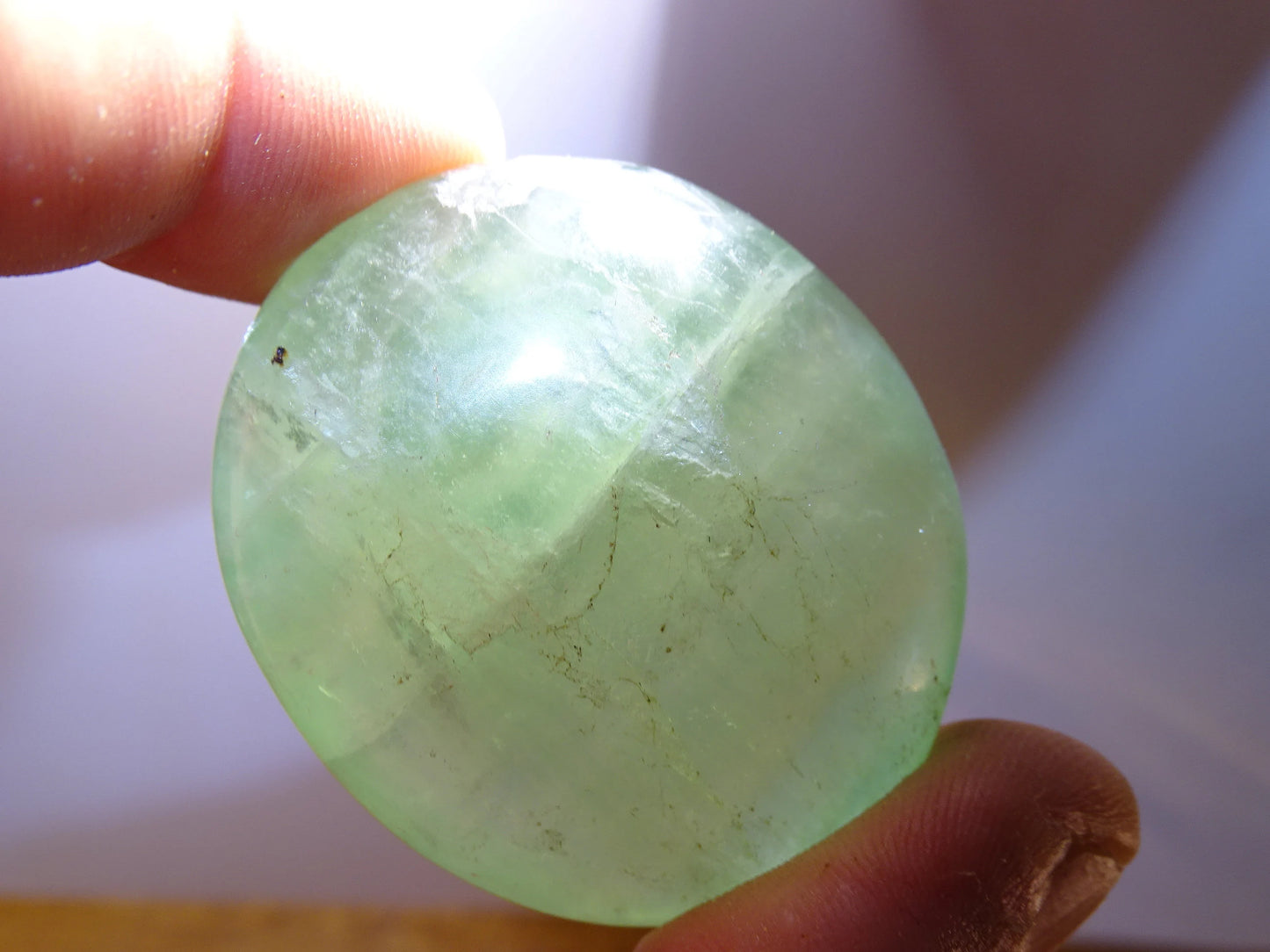 Fluorite verte et multicolore - Galets divers au choix de 40mm x 30 x 20 environ - 30 grammes. Très belle qualité !