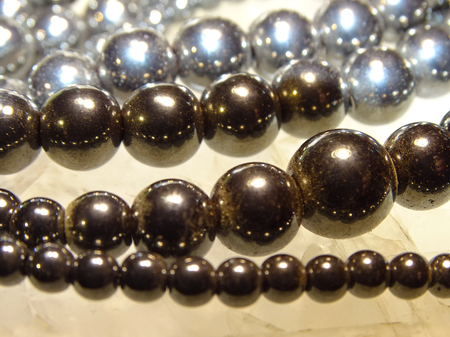 Hematite, round beads of 4, 6, 8 or 10 mm. Sold in 38/39 cm bead strand, in 17 to 21 cm bracelet, in 45 cm necklace or 60 cm sautoir. AA to AAA quality, superb beads, beautiful purity, perfect!