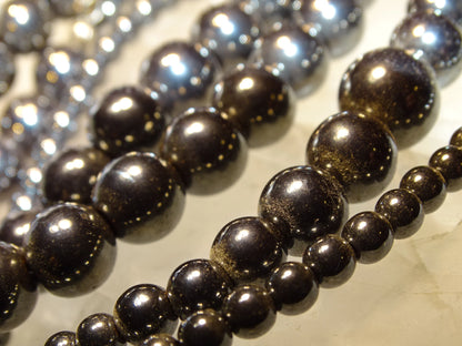 Hematite, round beads of 4, 6, 8 or 10 mm. Sold in 38/39 cm bead strand, in 17 to 21 cm bracelet, in 45 cm necklace or 60 cm sautoir. AA to AAA quality, superb beads, beautiful purity, perfect!