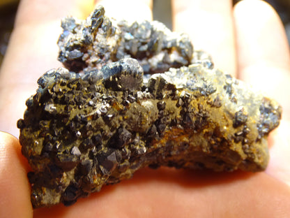 Grenat Mélanite - Spécimens bruts et naturels de 50mm x 30 x 20 environ - 20 et 25 grammes !