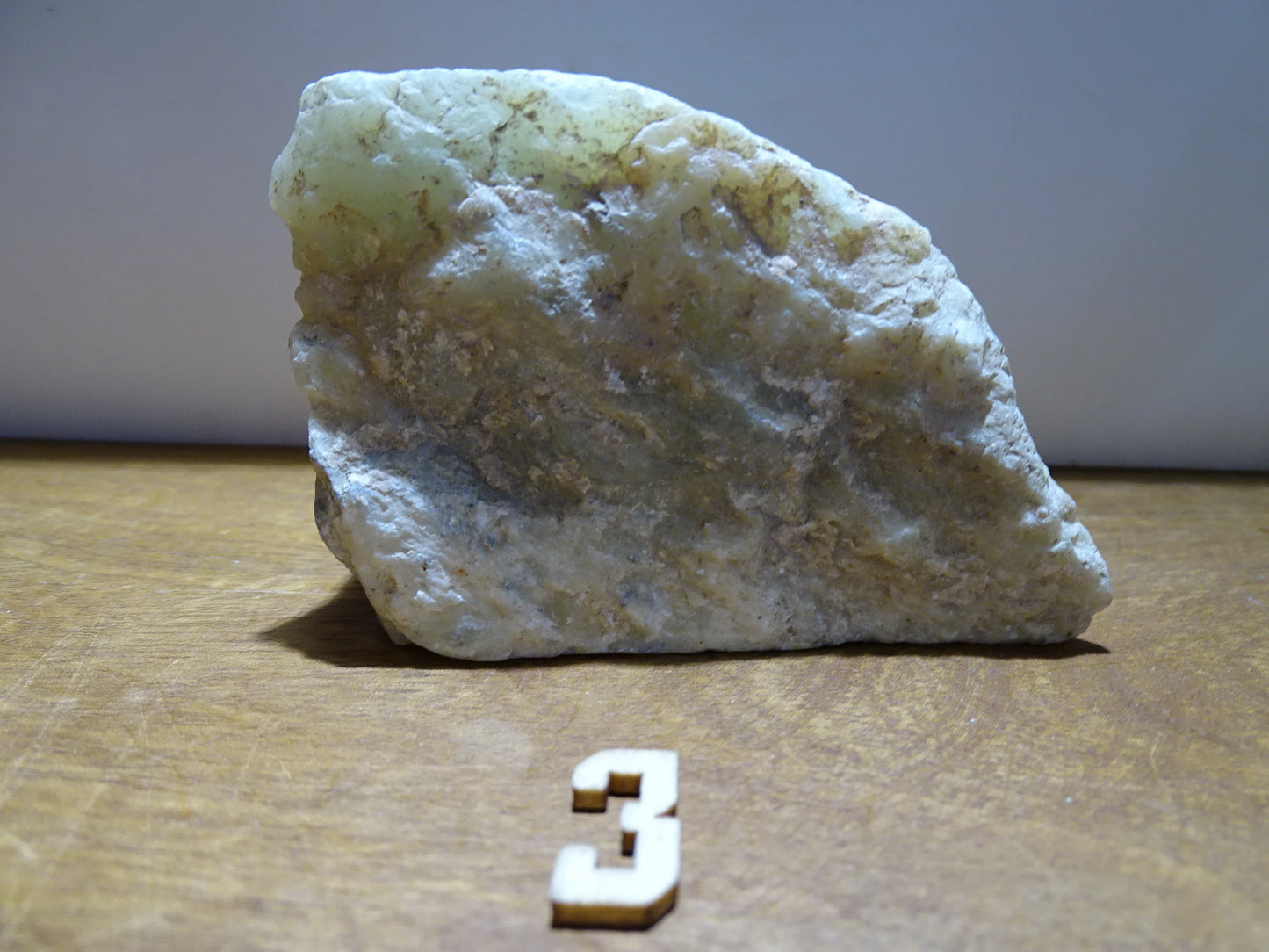 Jade néphrite - Spécimens bruts au choix de 60 à 30 x 50 x 20mm en moyenne - 30 à 50 grammes !