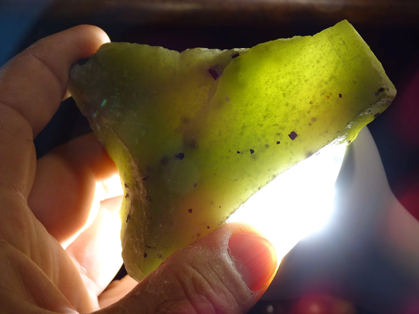 Jade néphrite - Spécimens bruts au choix de 60 à 30 x 50 x 20mm en moyenne - 30 à 50 grammes !
