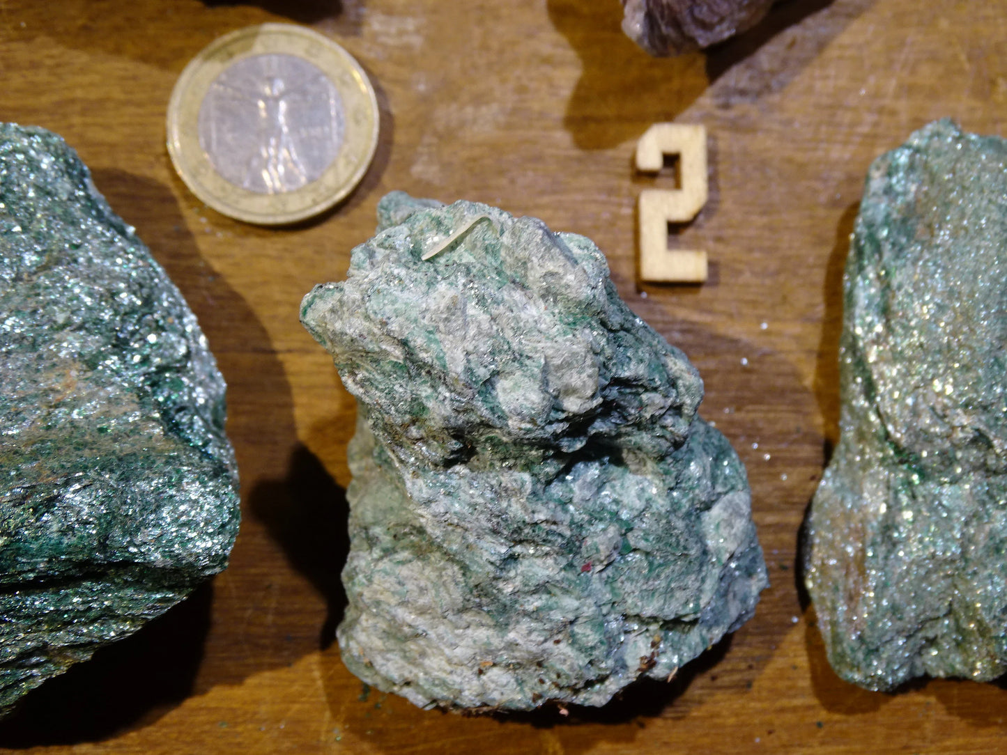 Mica vert ou violet soit Fuchsite ou Lépidolite  - Spécimens naturels au choix de 70mm x 40 x 30 environ - de 10 à 40 grammes !