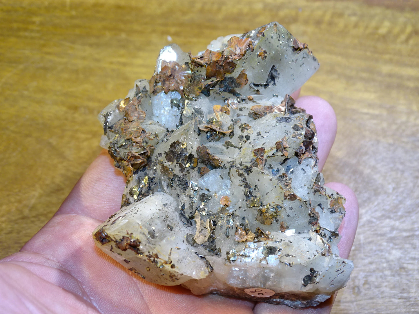 Calcite avec inclusions* de 87x90x35mm - 229,6 grammes. Magnifique pièce de minéralogie !