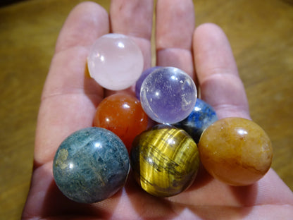 Set of 7 spheres/7 chakras, in 3 centimeter stones, a perfect kit for lithotherapy, collection, exhibition...!