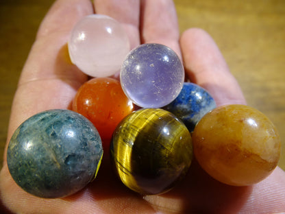 Set of 7 spheres/7 chakras, in 3 centimeter stones, a perfect kit for lithotherapy, collection, exhibition...!