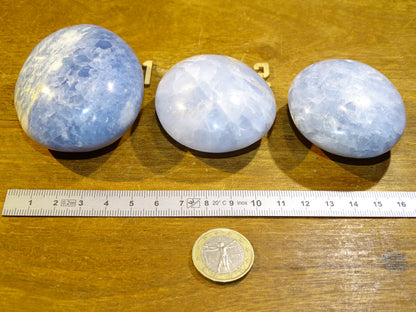 Calcite bleue, spécimens de galets XL au choix, de 50 x 40 x 30mm - 35 à 50 gr. environ !