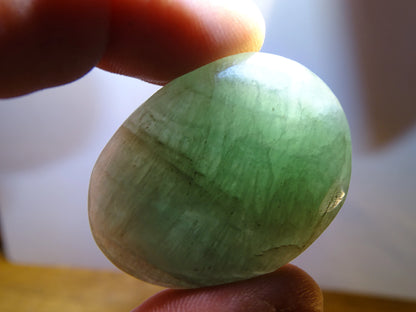 Fluorite verte et multicolore - Galets divers au choix de 40mm x 30 x 20 environ - 30 grammes. Très belle qualité !