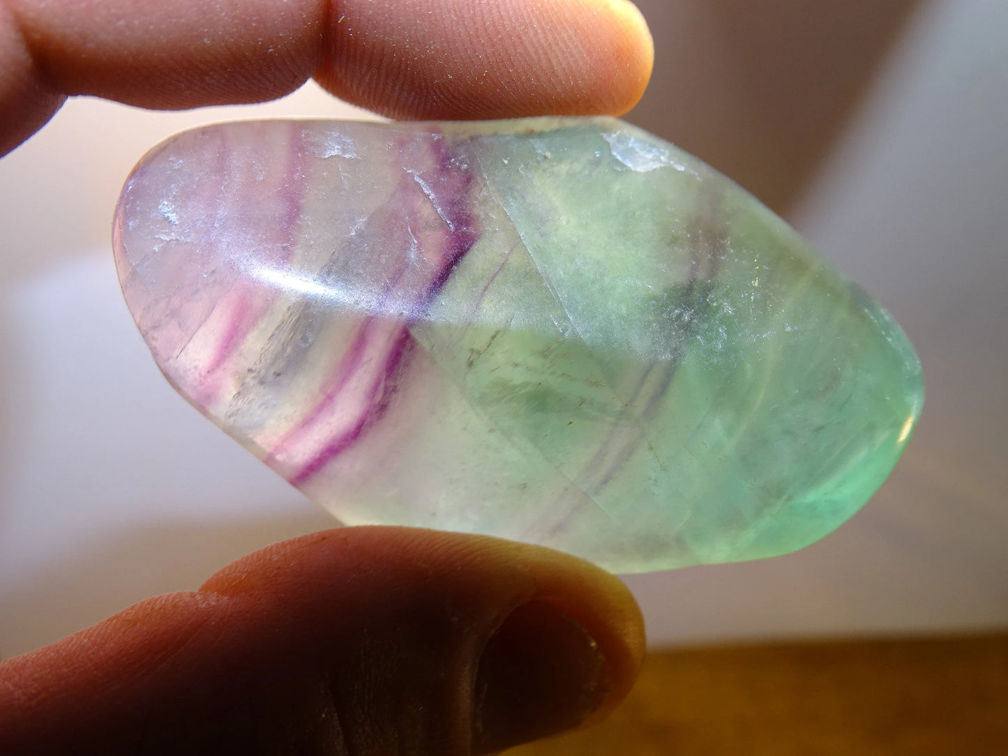 Fluorite verte et multicolore - Galets divers au choix de 40mm x 30 x 20 environ - 30 grammes. Très belle qualité !
