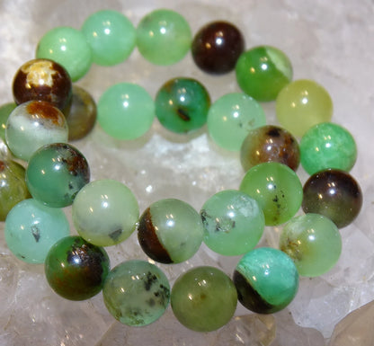 Chrysoprase, perles rondes de 6 et 8 mm, vendu en : fil de perle 38/39 cm, en bracelet de 17 à 21cm, en collier de 45 ou sautoir de 60cm. Qualité AA à AAA, superbes perles !