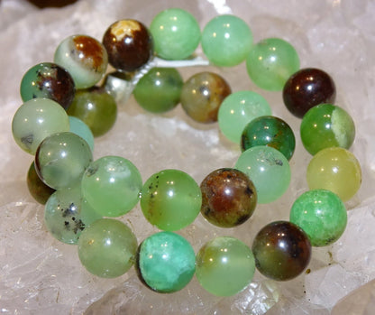 Chrysoprase, perles rondes de 6 et 8 mm, vendu en : fil de perle 38/39 cm, en bracelet de 17 à 21cm, en collier de 45 ou sautoir de 60cm. Qualité AA à AAA, superbes perles !