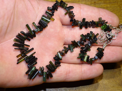 Bijoux d'exception, superbe collier en perle naturelle de tourmaline verte - verdelite, 40 centimètres de longueur, fait sur Argent ! Véritable œuvre d'art, chaque perle est un joyau !