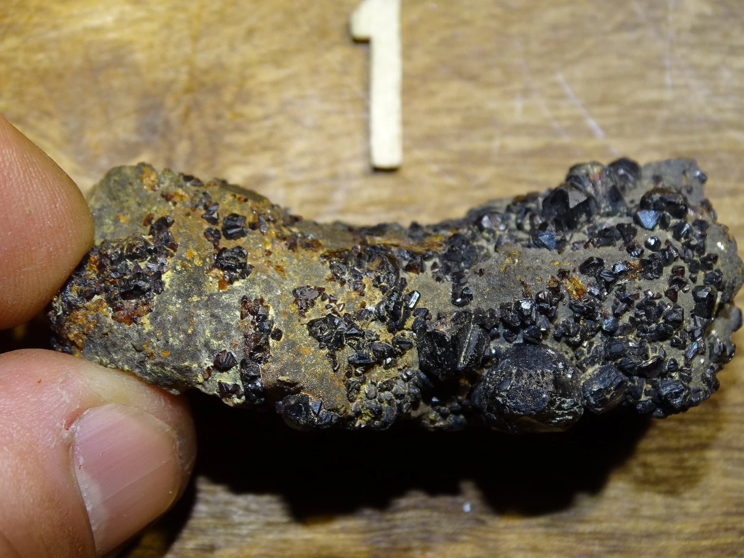 Grenat Mélanite - Spécimens bruts et naturels de 50mm x 30 x 20 environ - 20 et 25 grammes !