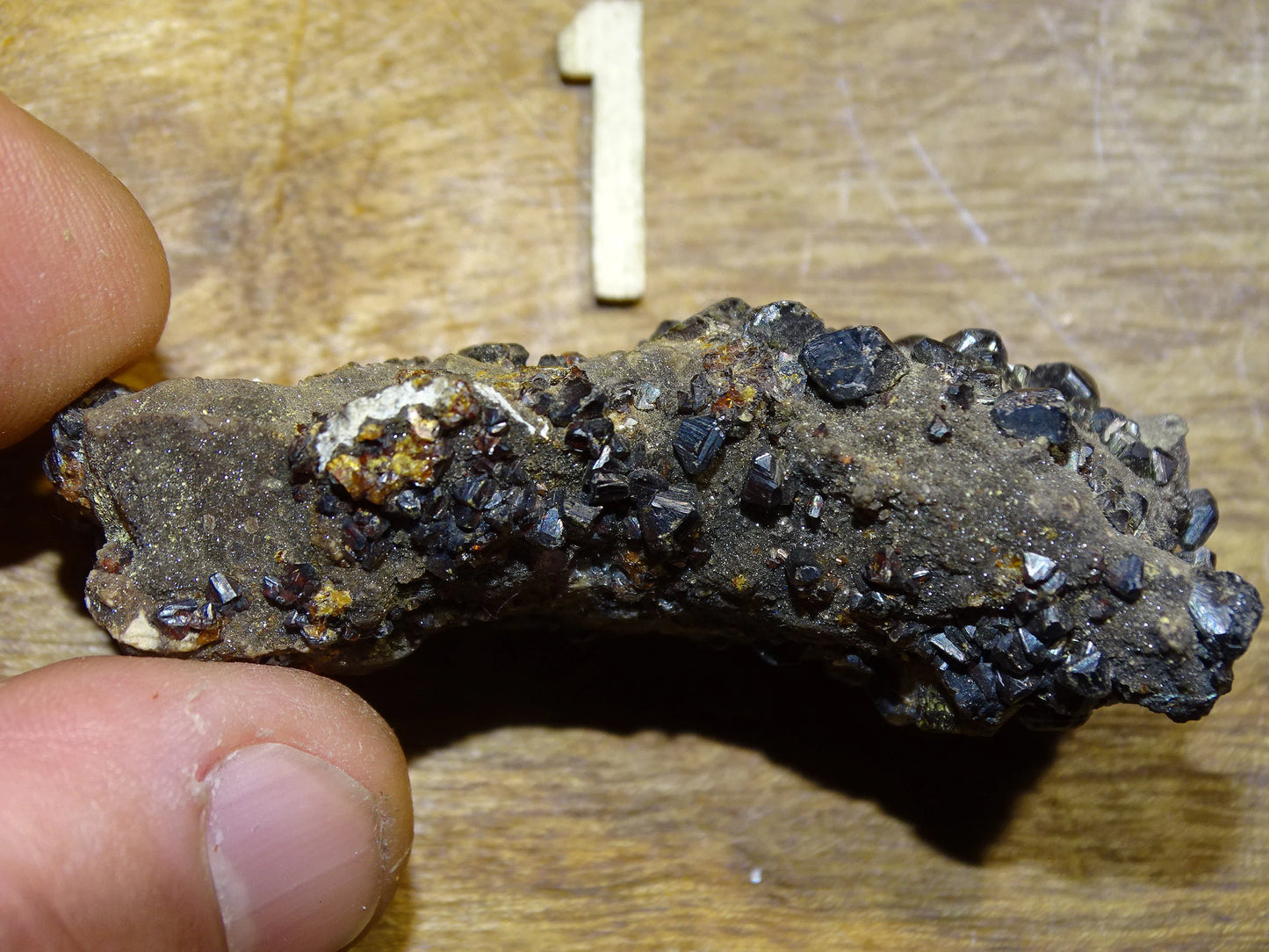 Grenat Mélanite - Spécimens bruts et naturels de 50mm x 30 x 20 environ - 20 et 25 grammes !