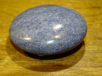 Azurite, superbe galet de 77 mm de diamètre x 30 - 239 grammes ! Parfait pour les massages, collection...
