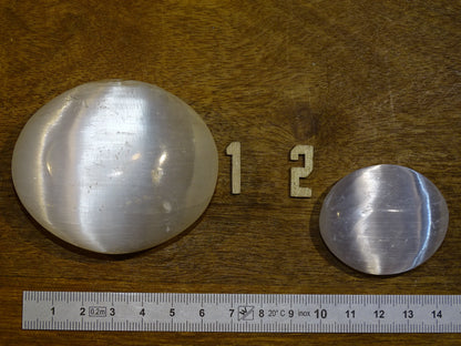 Sélénite - Galets au choix de 40 x 30 x 15mm ou de 70 x 50 x 20 !