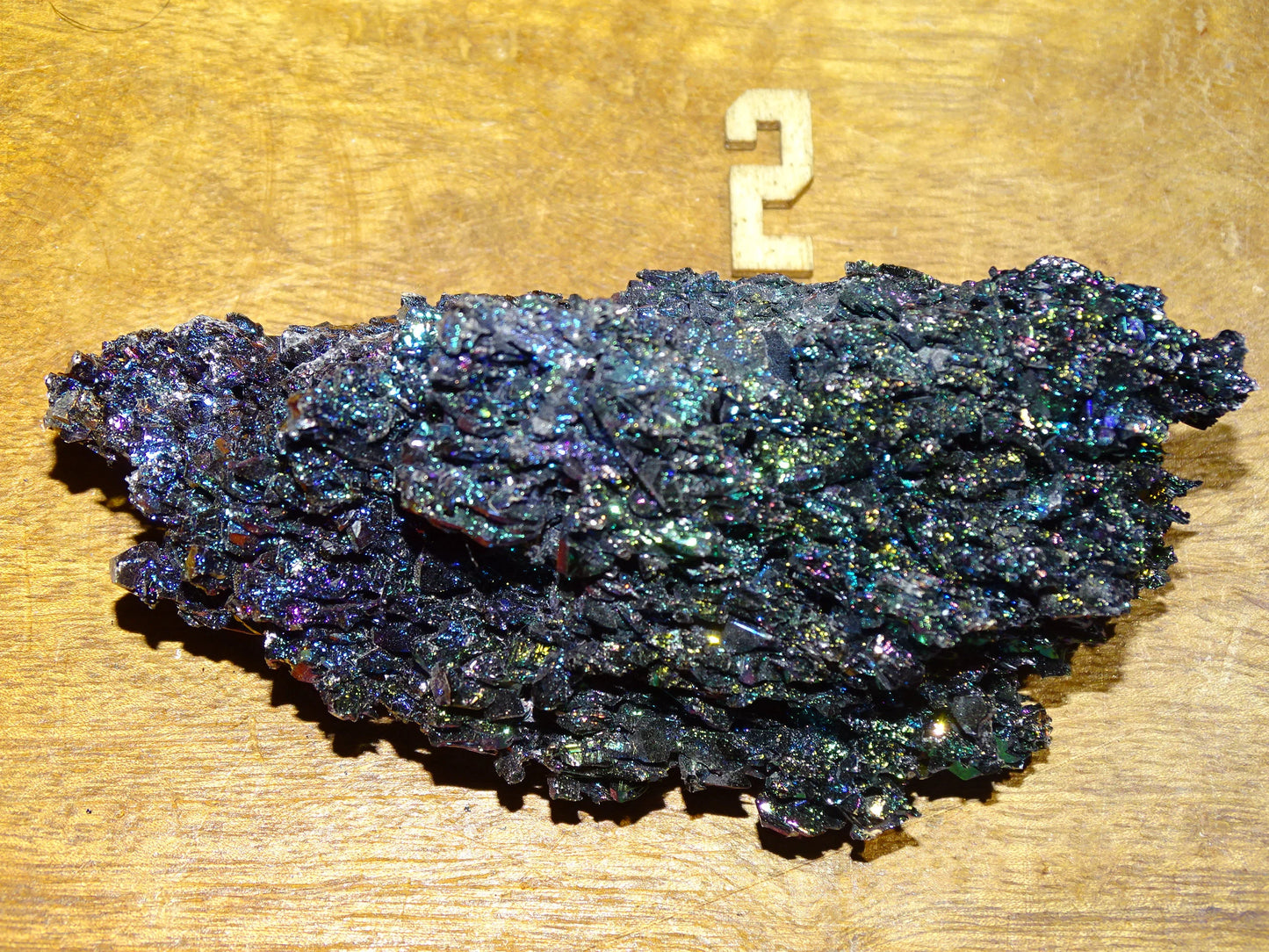 Silicium – Spécimens bruts et naturels. Chaque pièce dévoile ses reflets métalliques uniques, disponibles en plusieurs tailles.