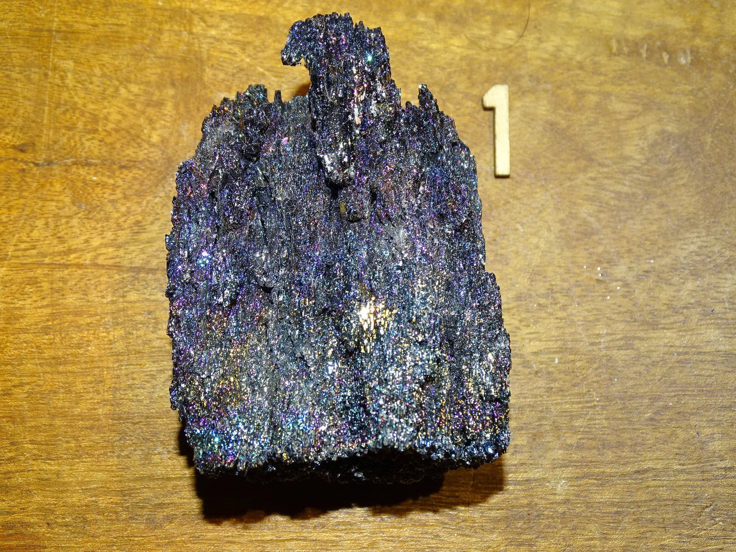 Silicium – Spécimens bruts et naturels. Chaque pièce dévoile ses reflets métalliques uniques, disponibles en plusieurs tailles.