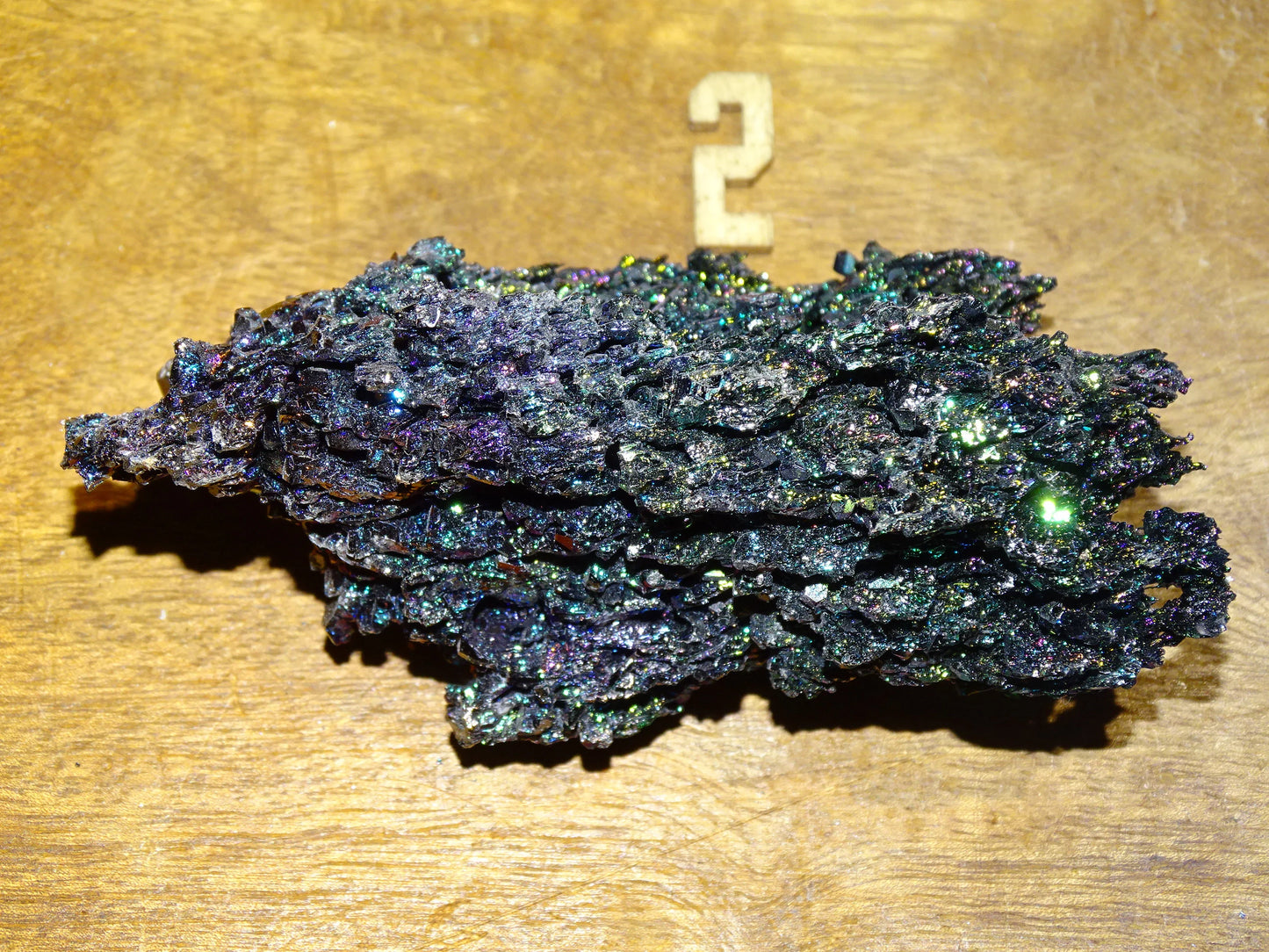 Silicium – Spécimens bruts et naturels. Chaque pièce dévoile ses reflets métalliques uniques, disponibles en plusieurs tailles.