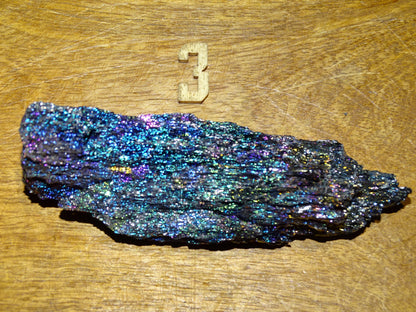 Silicium – Spécimens bruts et naturels. Chaque pièce dévoile ses reflets métalliques uniques, disponibles en plusieurs tailles.