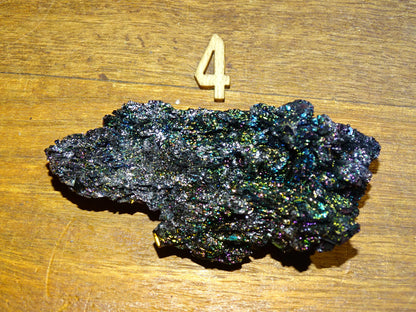 Silicium – Spécimens bruts et naturels. Chaque pièce dévoile ses reflets métalliques uniques, disponibles en plusieurs tailles.