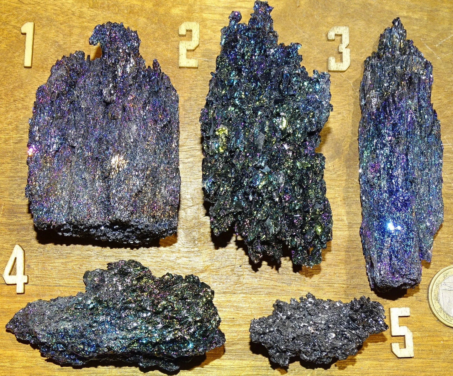 Silicium – Spécimens bruts et naturels. Chaque pièce dévoile ses reflets métalliques uniques, disponibles en plusieurs tailles.