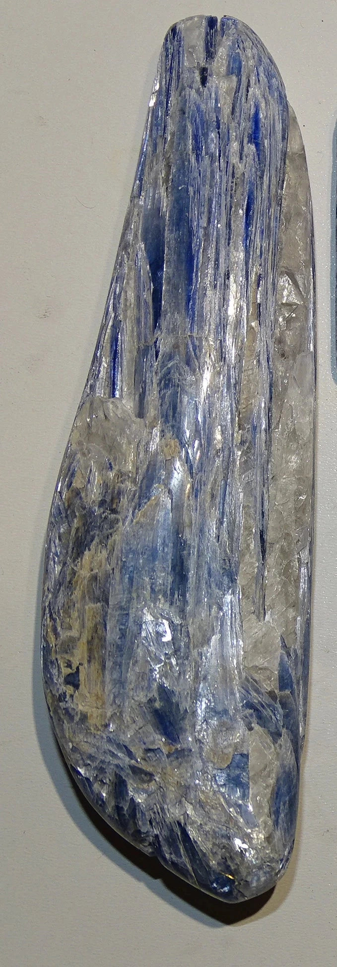 Cyanite disthène, superbe pièce de 130 x 40 x 20mm - 78 grammes. Parfait en collection, bijouterie, exposition...