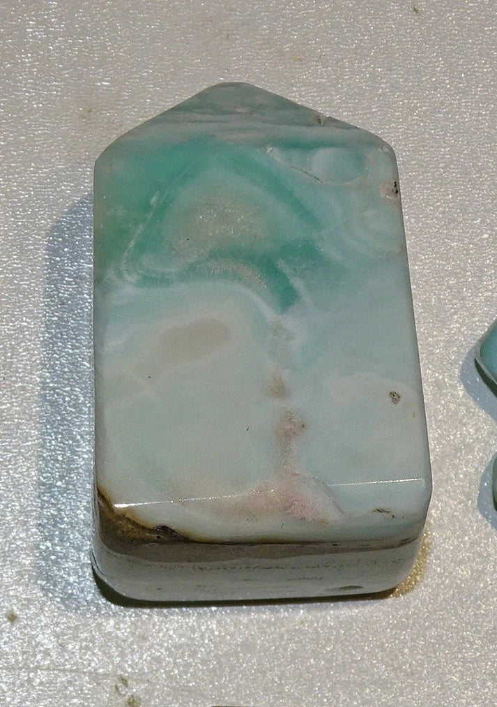 Calcite Aragonite Bleue, pointe/ laser de 50 x 30 x 30mm - 25 grammes. Superbe petite pièce !
