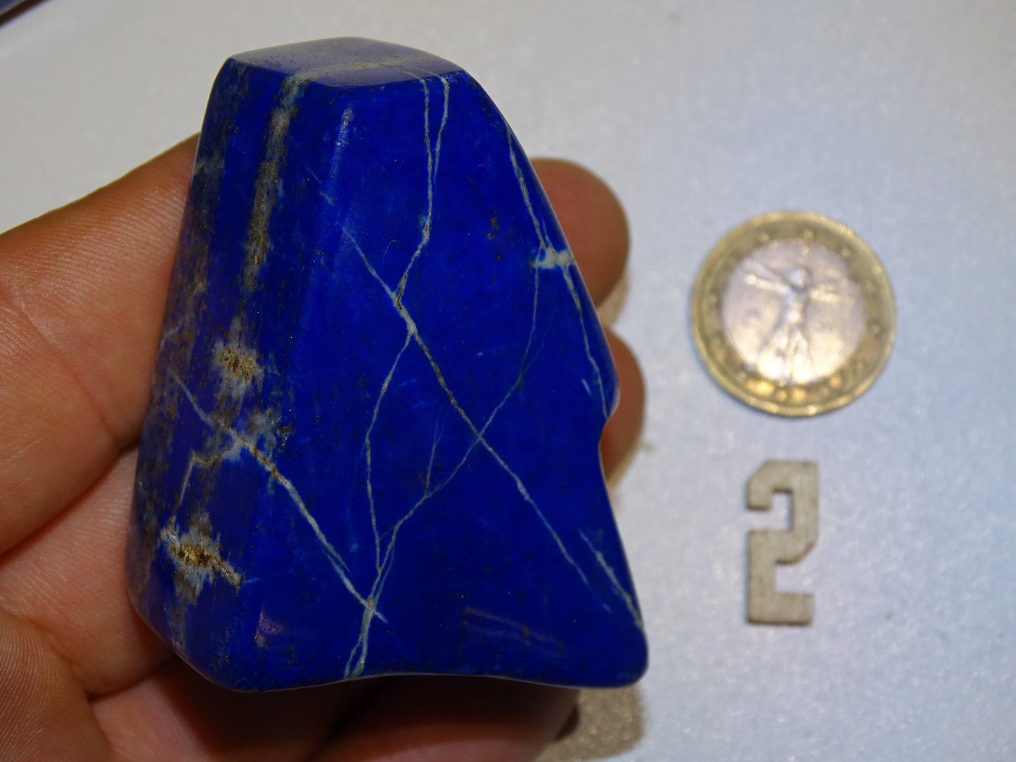 Lapis lazuli, forme libre polie de 57 x 49 x 24 mm - 142,3 grammes. Un bleu envoûtant et fascinant, pierre des pharaons !