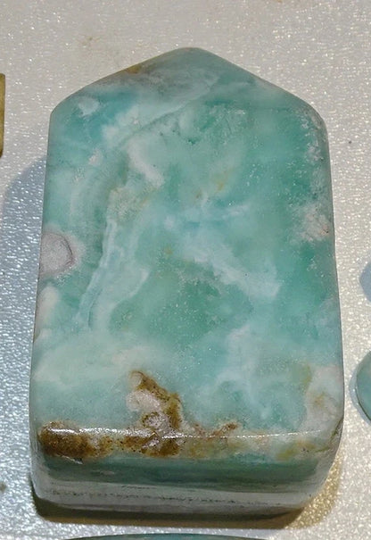 Calcite Aragonite Bleue, pointe/ laser de 50 x 30 x 30mm - 25 grammes. Superbe petite pièce !