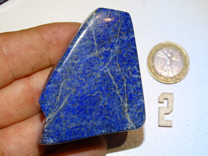 Lapis lazuli, forme libre polie de 57 x 49 x 24 mm - 142,3 grammes. Un bleu envoûtant et fascinant, pierre des pharaons !