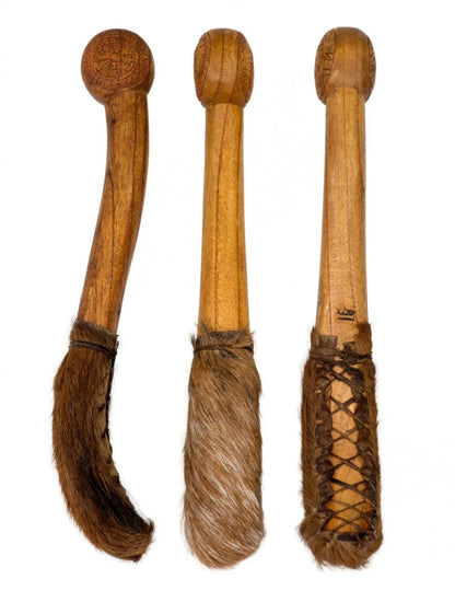 A selection of mallets for shamanic drums, models with sculptures and heads covered in leather! Produces a dry and short sound!