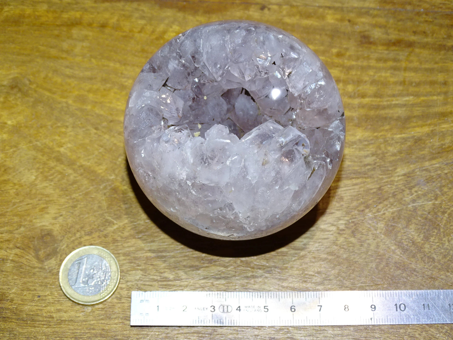 Sphère ouverte en améthyste (Brésil), de 530 grammes - 60 millimètres de diamètre !
