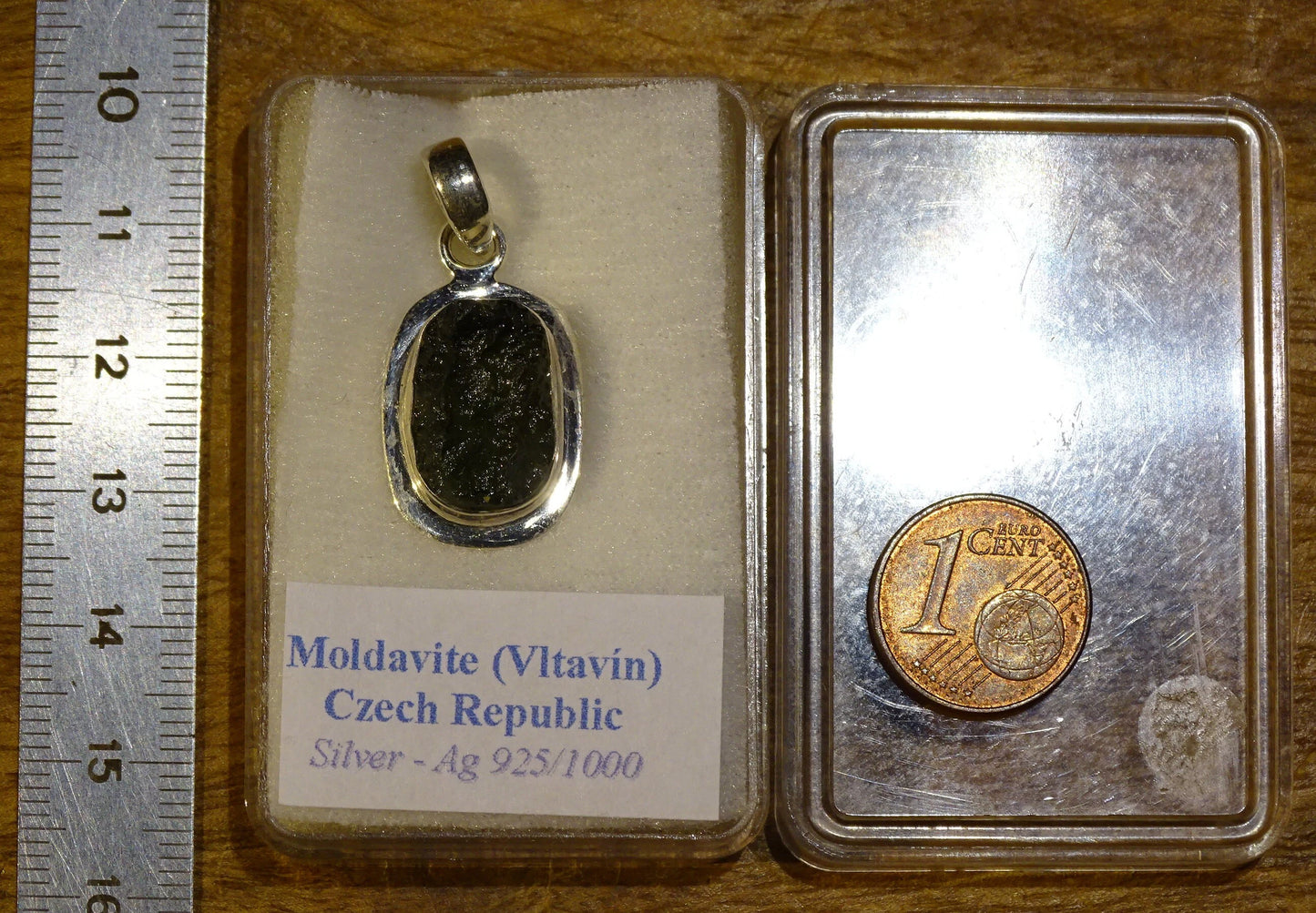 MOLDAVITE - Pendentif en Argent de 3,6 grammes. 30x15x0,8mm. Magnifique pièce !