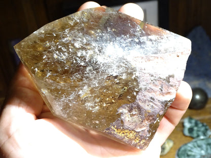 Cristal de roche fumé/ Quartz fumé, pointe laser de 105 x 82 x 49 mm - 553 grammes. Magnifique pièce pour exposition, lithothérapie, collection !
