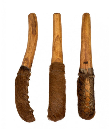 A selection of mallets for shamanic drums, models with sculptures and heads covered in leather! Produces a dry and short sound!