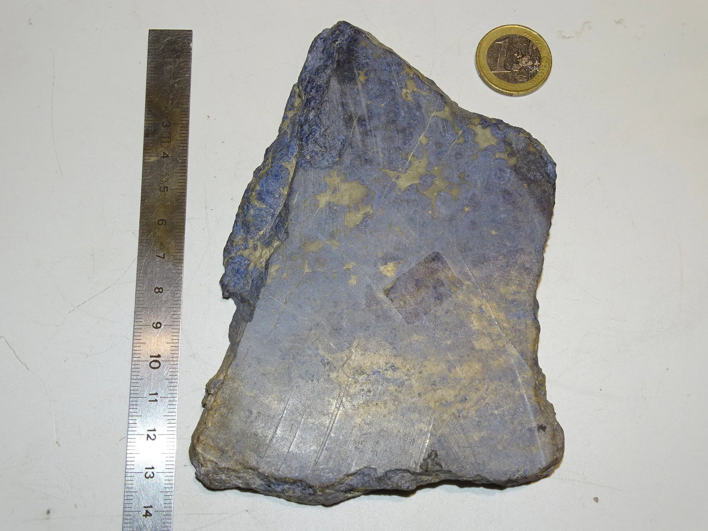 Dumortierite, belle pièce polie de 130 x 100 x 12mm - 90 grammes. Parfait en collection, bijouterie, exposition...