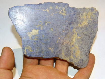 Dumortierite, belle pièce polie de 130 x 100 x 12mm - 90 grammes. Parfait en collection, bijouterie, exposition...