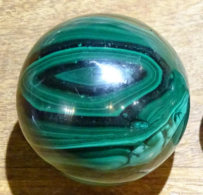 Sphère en malachite, pièce unique de 52 millimètres - 277 grammes. Une pierre aux dessins toujours uniques !