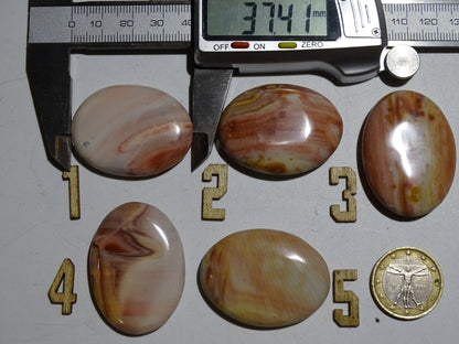 Agate jaspe rose, magnifiques galets de 40 x 30 x 10 mm - 21 grammes environ. Des formes et des couleurs rares et unique !