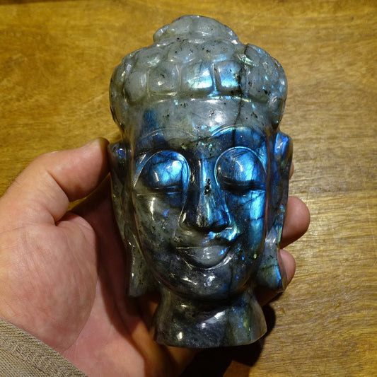 High quality handmade labradorite Buddha sculpture, 15 centimeters high x 8 x 8 wide. Incredible blue reflections, superb pieces! Perfect in a meditation room, altar, collection, exhibition...