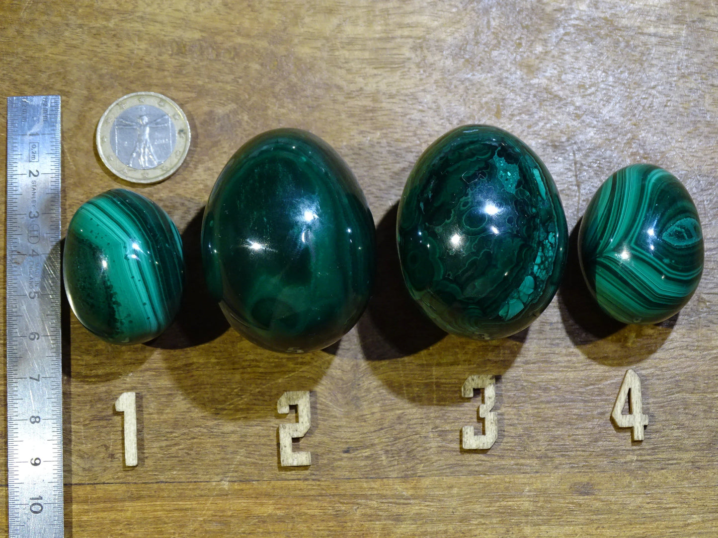 Sélection d'oeufs en malachite, de 57 à 177 grammes, de 35 à 50 millimètres de diamètre. Très belle qualité, parfait pour la lithothérapie, collection, exposition... !