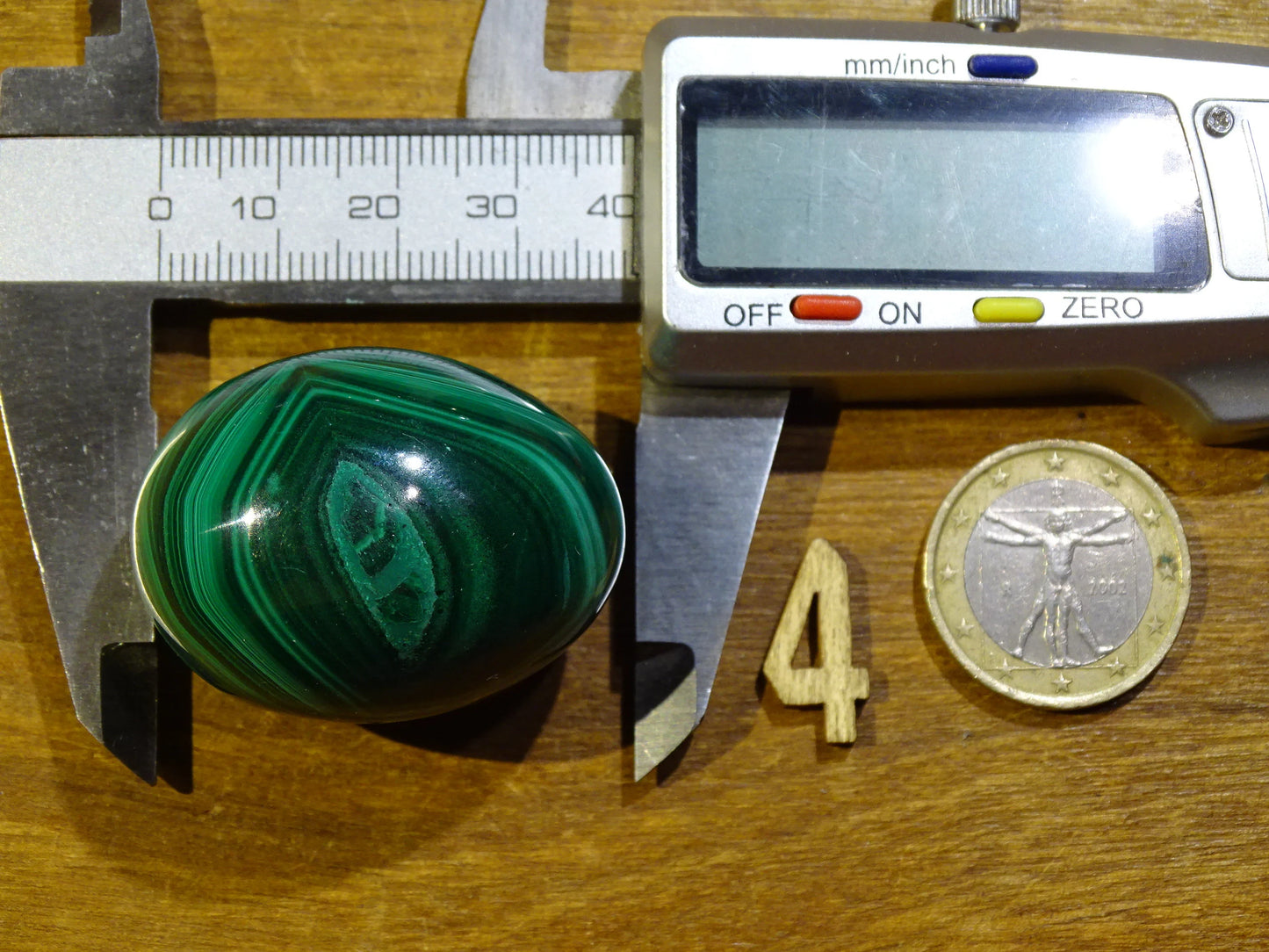 Sélection d'oeufs en malachite, de 57 à 177 grammes, de 35 à 50 millimètres de diamètre. Très belle qualité, parfait pour la lithothérapie, collection, exposition... !