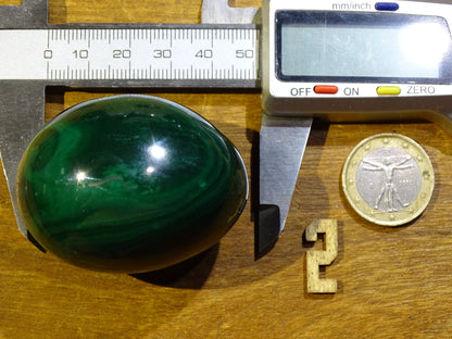 Sélection d'oeufs en malachite, de 57 à 177 grammes, de 35 à 50 millimètres de diamètre. Très belle qualité, parfait pour la lithothérapie, collection, exposition... !