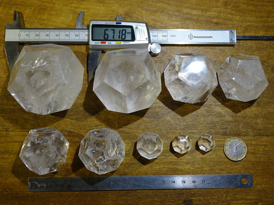 Rock crystal dodecahedron, one of the 5 Solids/Platonic Solids, size S to XL, sold individually. Piece dimensions: approximately 1.5 to 6 cm. Grade A to AAA! Perfect for studying sacred geometry and its applications! 