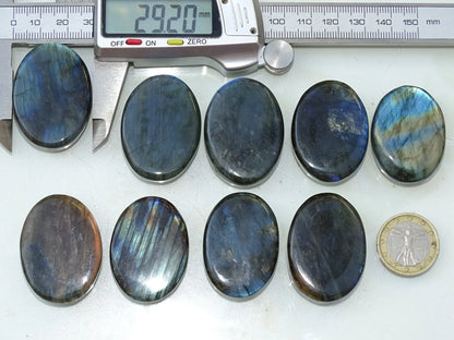 Labradorite, sélection de pierres plates, modèles au choix, environ 40x30x9 mm - 20 à 22 grammes. Parfait pour être monter en bijouterie. Très belle qualité, des reflets hologramme incroyable ! vente à l'unité ou lot complet !