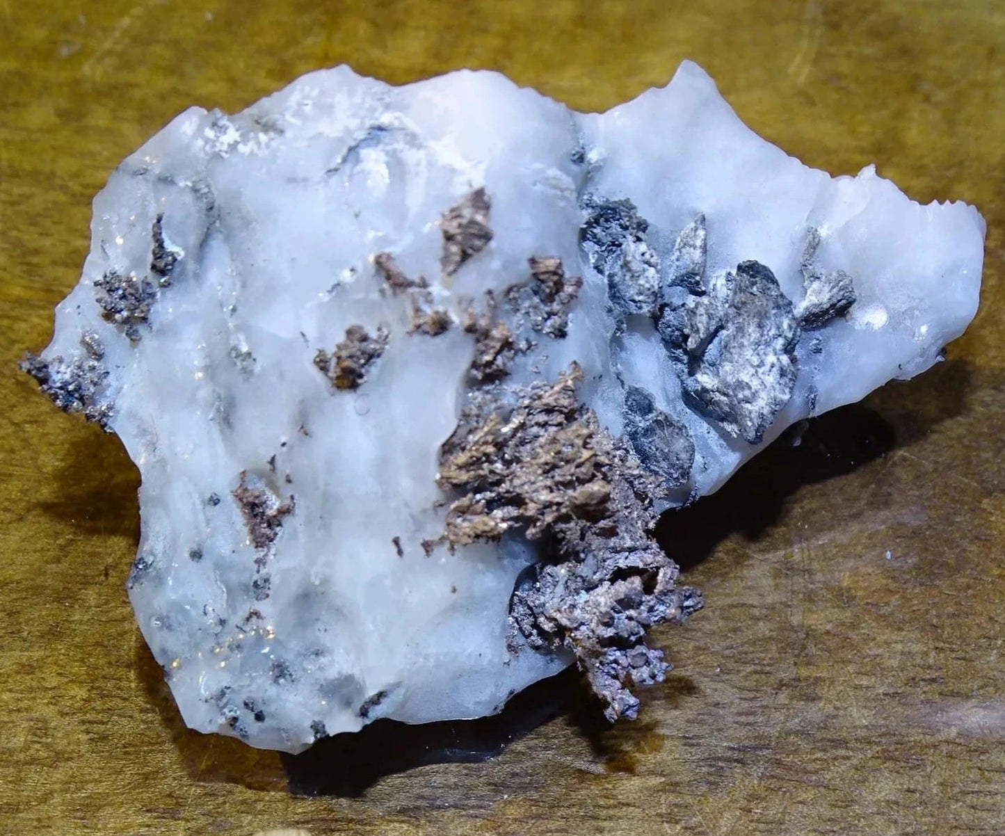 Argent natif sur quartz, 5 pièces au choix de 50mm x 30 x 20 environ, de 20 à 32 grammes. Très belles pièces de minéralogie !